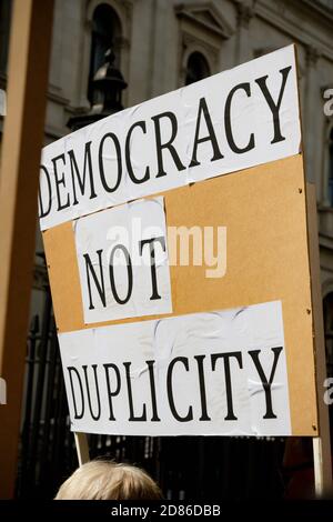 London, Großbritannien, 31. August 2019:- Demonstranten in Whitehall, Central London protestieren gegen den Plan von Premierminister Boris Johnson, das Parlament auszusetzen Stockfoto