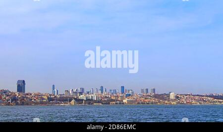 Panoramablick auf Istanbul, Bosporus und Dolmabahce Palast, Türkei Stockfoto