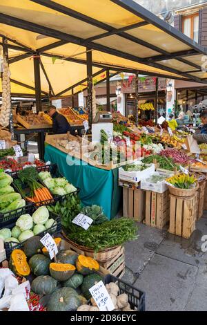 Rialto Obst- und Gemüsemarkt in San Polo, Venedig, Italien Stockfoto