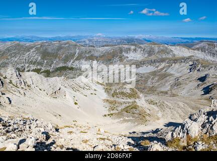 Monte Velino (Abruzzen, Italien) - die schöne Landschaft Gipfel des Monte Velino, einer der höchsten Gipfel des Apennin mit seinen 2487 Metern. Stockfoto