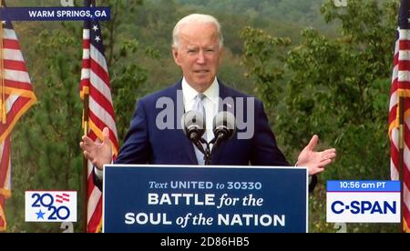 Warm Springs, Georgia, USA. Oktober 2020. Bildschirmfoto aus der C-SPAN-Berichterstattung über den demokratischen Präsidentschaftskandidaten, Vizepräsident JOE BIDEN, der eine Rede in derselben Stadt hielt, die Präsident Franklin Delano Roosevelt besuchte, um das Thermalwasser zu nehmen, um seine Polio-Symptome zu lindern. Kredit: C-span/ZUMA Wire/Alamy Live Nachrichten Stockfoto