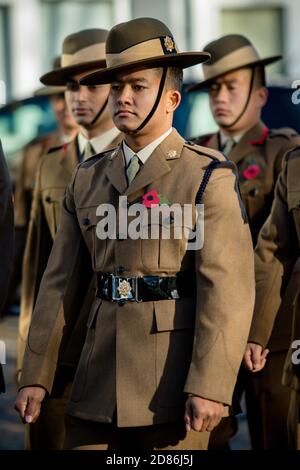 Sandhurst, Großbritannien, 11. November 2018:- Britische Soldaten aus den Gurkhas marschieren zum Sandhurst war Memorial zum 100. Jahrestag der Armi Stockfoto