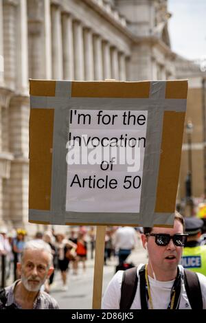 London, Vereinigtes Königreich, 23. Juni 2018:- EIN Pro-Brexit-Protestler beim Marsch für eine Volksabstimmung in Zentral-London, der eine Abstimmung über das endgültige Abkommen fordert Stockfoto