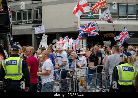 London, Großbritannien, 3. August 2019:- Unterstützer der Kundgebung des ehemaligen EDL-Führers Tommy Robinson in Central London Stockfoto