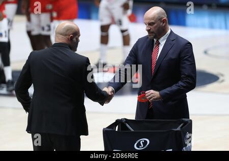 21/10/2020 - Aleksandar Djordjevic, Chefcoah von Virtus Segafredo Bologna und Zvezdan Mitrovic, Cheftrainer von AS Monaco (R) während des Eurocup-Spiels C Stockfoto