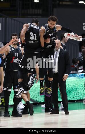 21/10/2020 - Vince Hunter und Kyle Weems von Virtus Segafredo Jubiliert am Ende des Eurocup-Spiels Virtus Segafredo Bologna vs. As Monaco - Foto C Stockfoto