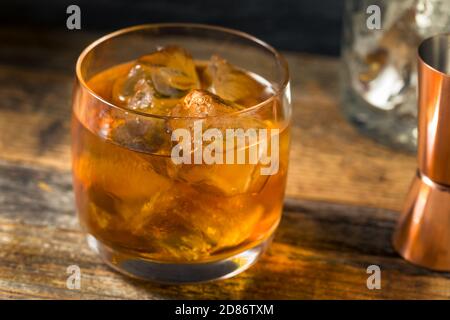 Erfrischender französischer Cocktail mit Cognac Stockfoto