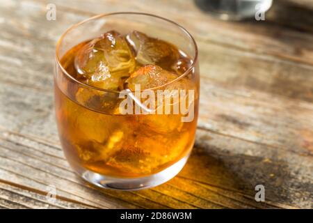 Erfrischender französischer Cocktail mit Cognac Stockfoto