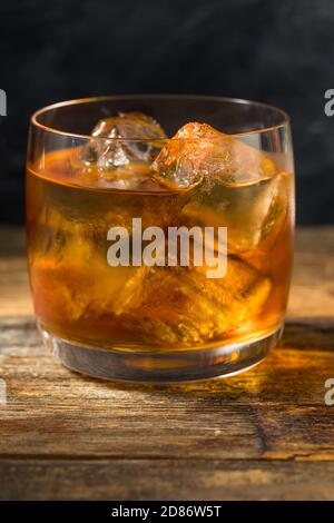 Erfrischender französischer Cocktail mit Cognac Stockfoto