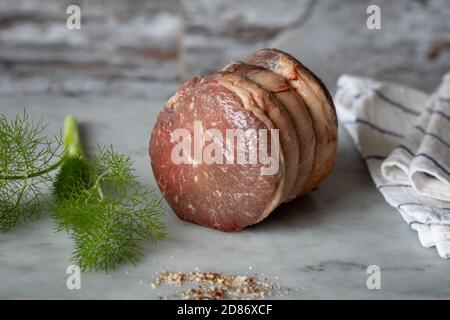 Rohe treffen sich in der Metzgerei Stockfoto