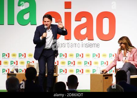 Modena, Italien, 8. September 2020 - Giuseppe Conte, Ministerpräsident der Italienischen Republik, öffentliches Interview bei einer Veranstaltung der Demokratischen Partei Stockfoto