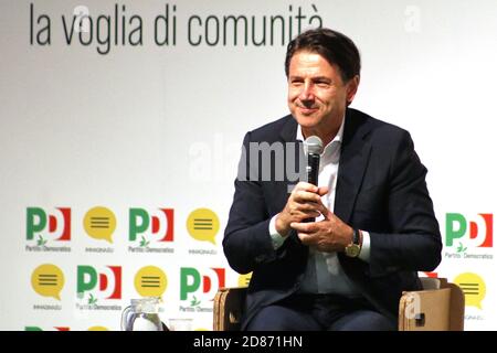 Modena, Italien, 8. September 2020 - Giuseppe Conte, Ministerpräsident der Italienischen Republik, öffentliches Interview bei einer Veranstaltung der Demokratischen Partei Stockfoto