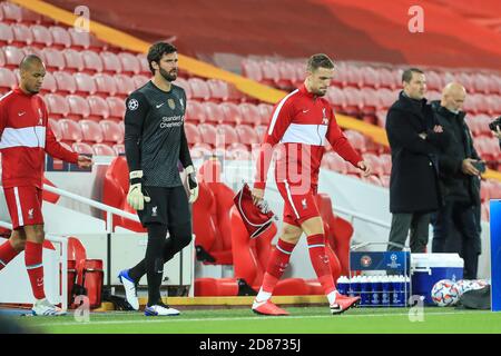 Jordan Henderson (14) von Liverpool führt sein Team aus Credit: News Bilder /Alamy Live News Stockfoto