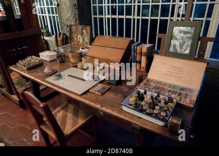 Kunstmaterialien im Casa Azul (Blaues Haus) Haus und Museum von Frida Kahlo, Coyoacan, Mexiko-Stadt, Mexiko Stockfoto