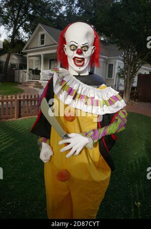 South Pasadena, Kalifornien, USA 26. Oktober 2020 EIN allgemeiner Blick auf die Atmosphäre der Halloween-Dekorationen am 26. Oktober 2020 in South Pasadena, Kalifornien, USA. Foto von Barry King/Alamy Stockfoto Stockfoto