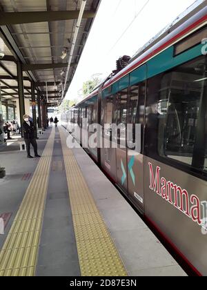 Maltepe Istanbul-September 2020: Anatolische Seite Marmaray Bahnhof auf, Gebze - Halkali Zug. TÜRKEI Stockfoto