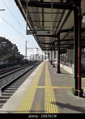 Maltepe Istanbul-September 2020: Anatolische Seite Marmaray Bahnhof auf, Gebze - Halkali Zug. TÜRKEI Stockfoto