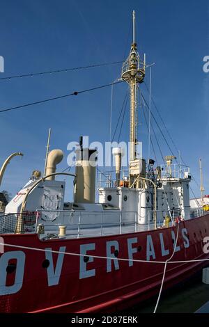 Das Lightship Overfalls in Lewes DE ist eines von nur 17 verbleibenden Lightship-Ships von insgesamt 179, die von 1820 bis 1952 gebaut wurden. Stockfoto