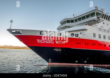 Schiff MS Richard mit, Hafen Molde, Møre Og Romsdal, Norwegen, Skandinavien, Europa, Abenteuerfahrt, Tourismus, Hafen, Hurtigruten, Hurtigrutenreise, Stockfoto