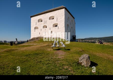Kristiansten Festning, Festung, Trondheim, Trøndelag, Norwegen, Skandinavien, Europa, Abenteuerfahrt, Denkmal, Figur der drei Löwen, Kristiansten Fortres Stockfoto