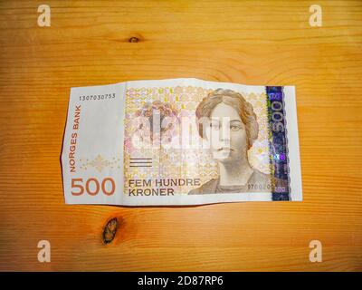 Norwegische Banknoten Kroner 500 Banknoten gelb orange. Norwegen. Stockfoto