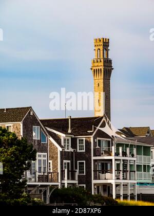 Pilgrim Monument, Provincetown, Cape Cod, Massachusetts, USA mit dem Strand und dem Kopierraum Stockfoto