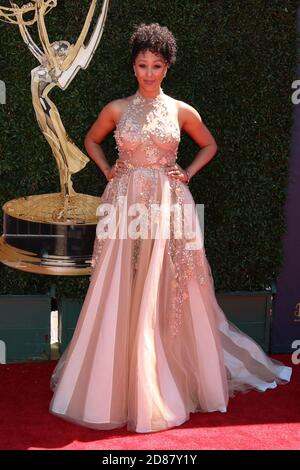 LOS ANGELES - APR 30: Tamera Mowry-Housley bei den 44. Daytime Emmy Awards - Ankunft im Pasadena Civic Auditorium am 30. April 2017 in Pasadena, CA Stockfoto