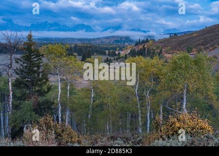 Ein Herbststurm über der Teton Range und dem Teton National Park in Wyoming, USA. Stockfoto