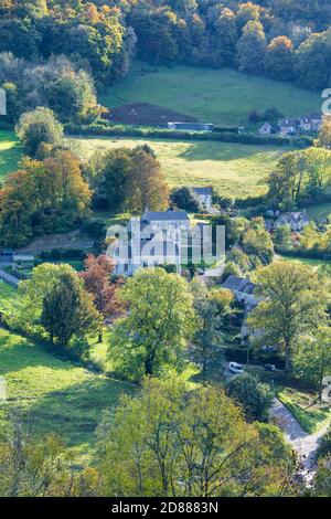 Sheepscombe Dorf am späten Nachmittag Herbstlicht. Sheepscombe, Cotswolds, Gloucestershire, England Stockfoto