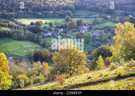 Sheepscombe Dorf am späten Nachmittag Herbstlicht. Sheepscombe, Cotswolds, Gloucestershire, England Stockfoto