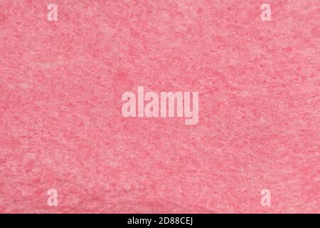 Samtstruktur aus Korallenkwoll-Filz. Feiner rosa matter Hintergrund aus Wildleder Stoff. Stockfoto