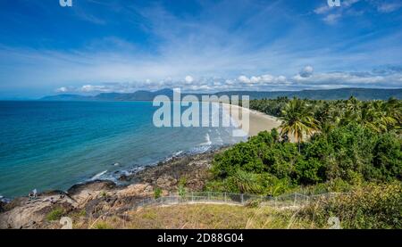 Blick auf den Four Mile Beach von Flagstaff Hill, Port Douglas, North Queensland, Australien Stockfoto