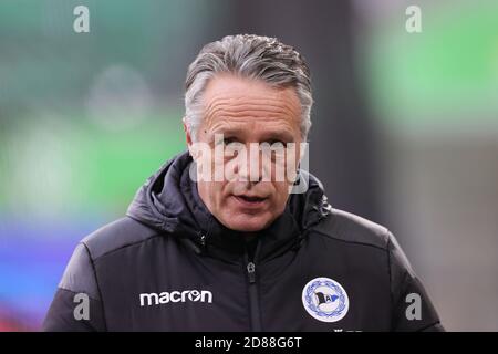 Arminia Bielefeld Coach Uwe Neuhaus während der Bundesliga Fußballspiel zwischen VfL Wolfsburg und Arminia Bielefeld am Oktober C Stockfoto