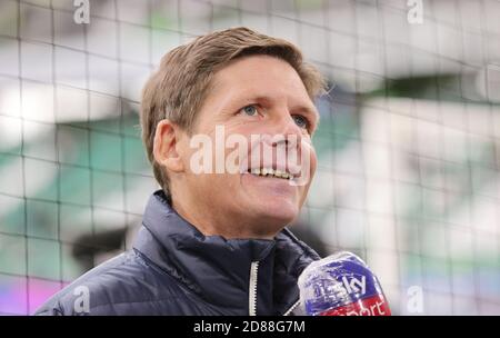 Wolfsburger Coach Oliver Glasner beim Bundesliga-Fußballspiel zwischen VfL Wolfsburg und Arminia Bielefeld am 25. Oktober, 2 C Stockfoto