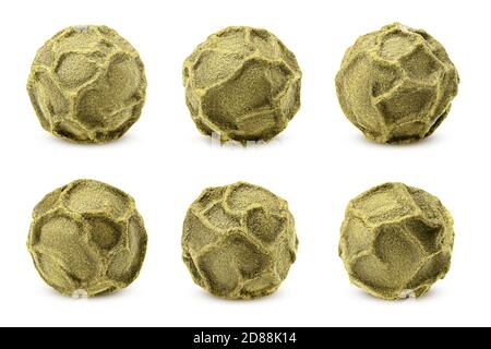 Grüner Pfeffer, Pfefferkorn, isoliert auf weißem Hintergrund, Schnittpfad, volle Tiefenschärfe Stockfoto