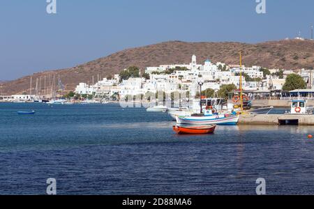 Panoramablick auf Adamantas Dorf, Insel Milos, Kykladen, Griechenland. Stockfoto