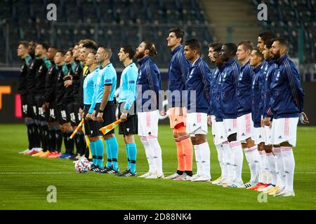 Mönchengladbach, Deutschland. Oktober 2020. Spieler vor dem UEFA Champions League Spiel zwischen Borussia Monchengladbach und Real Madrid im Borussia-Park am 27. Oktober 2020 in Monchengladbach, Spanien. Bild: Dax Images/Alamy Live News Stockfoto