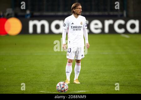 Mönchengladbach, Deutschland. Oktober 2020. Luka Modric von Real Madrid beim UEFA Champions League Spiel zwischen Borussia Monchengladbach und Real Madrid am 27. Oktober 2020 im Borussia-Park in Monchengladbach, Spanien. Bild: Dax Images/Alamy Live News Stockfoto