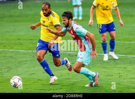 Alfonso Pedraza von Villarreal und Carlos Akapo von Cadiz während Die spanische Meisterschaft La Liga Fußballspiel zwischen Cadiz CF Und Villarreal CF auf C Stockfoto