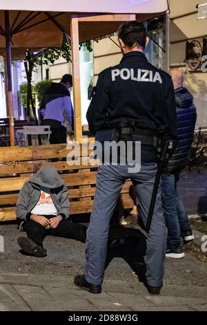 Rom, Italien. Oktober 2020. Rom, Zusammenstöße und Unruhen auf der Piazza del Popolo. Kredit: Unabhängige Fotoagentur/Alamy Live Nachrichten Stockfoto