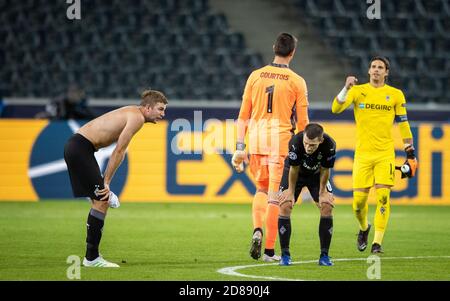 Christoph Kramer (BMG), Stefan Lainer (BMG), Torwart Thibaut Courtois (Real), Torwart Yann Sommer (BMG)Borussia Mönchengladbach - Real Madrid 27.10.2 Stockfoto