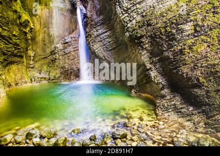 Caporetto, Kozjak Wasserfälle, Isonzo Fluss eingebettet in die Julischen Voralpen. Slowenien Stockfoto