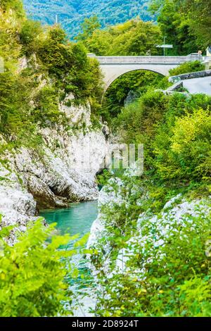 Caporetto, Kozjak Wasserfälle, Isonzo Fluss eingebettet in die Julischen Voralpen. Slowenien Stockfoto