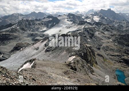 Blick vom Mont Fort in Nendaz in Richtung Le Pleureur und Mont Blanc de Cheilon. Stockfoto