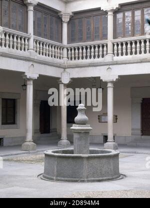 PATIO DEL PALACIO DE JUSTICIA - SIGLO XVI Lage: COURTHOUSE. AVILA. SPANIEN. Stockfoto