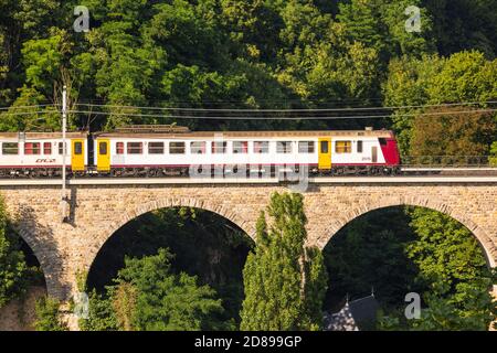Luxemburg, Stadt Luxemburg, Blick auf das Pfaffenthal-Eisenbahnviadukt Stockfoto