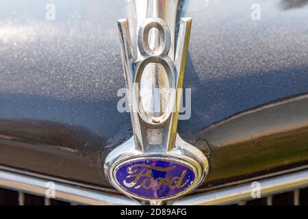 Antik Ford Haube Emblem für einen V8 Stockfoto