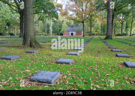 Der Haupteingang am Vlamslo deutschen Kriegsfriedhof - Deutscher Soldatenfriedhof Vlamslo in Diksmuide, Belgien Stockfoto