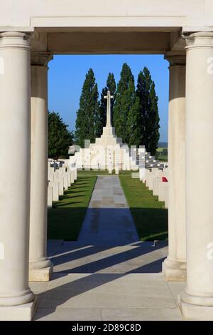 Das Opferkreuz auf dem Tyne Cot Friedhof (1914-1918) in Zonnebeke, Belgien Stockfoto