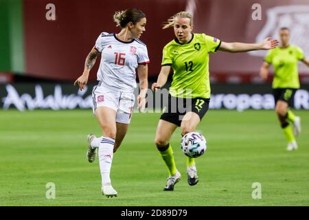 Maria Leon von der spanischen Mannschaft und Klara Cahynova von der Tschechischen Republik während der UEFA Women's Euro 2022, Qualifying Fußballspiel zwischen Spanien und Tschechische R C Stockfoto